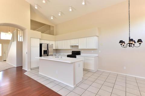 1458 E Black Diamond Dr, Gilbert, AZ 85296 photo 4
