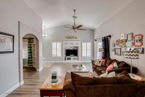 3302 E Woodside Way, Gilbert, AZ 85297 photo 4