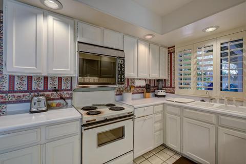 134 Echo Ln, Phoenix, AZ 85020 photo 12