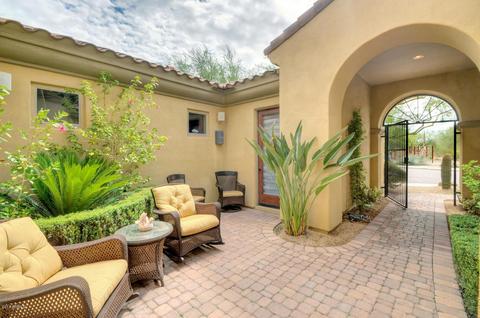 3530 E Robin Ln, Phoenix, AZ 85050 photo 5