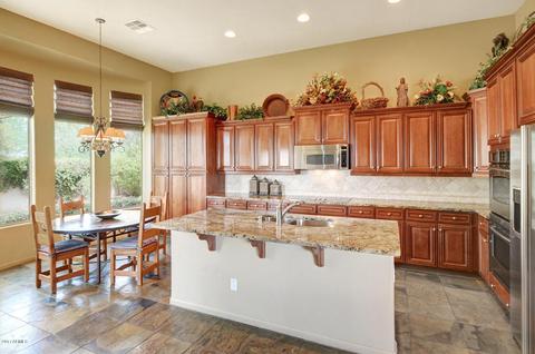 3530 E Robin Ln, Phoenix, AZ 85050 photo 2