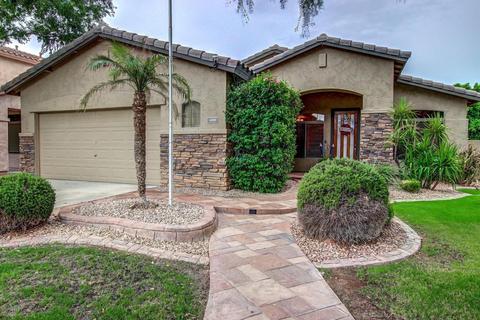 1689 E Tradewind Ct, Gilbert, AZ 85234 photo 4