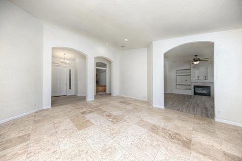 4602 E Briles Rd, Phoenix, AZ 85050 photo 4