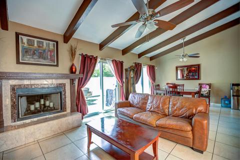 2319 Evans Dr, Phoenix, AZ 85022 photo 1