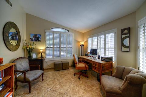 4717 E Abraham Ln, Phoenix, AZ 85050 photo 2