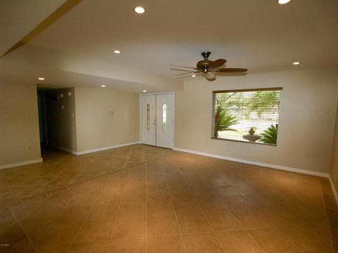 2833 E Paradise Dr, Phoenix, AZ 85028 photo 4