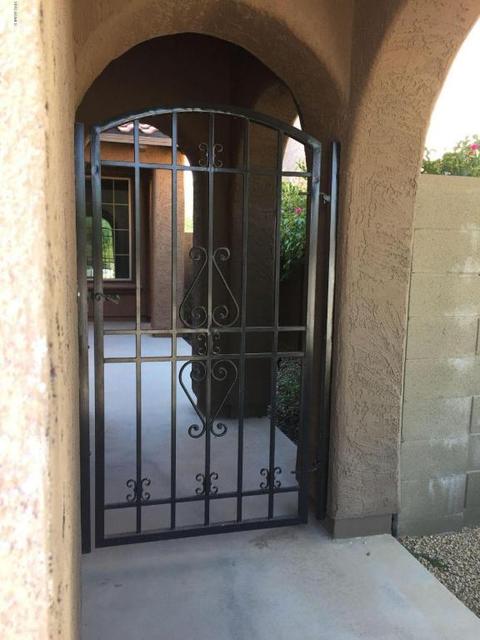 3642 E Cat Balue Dr, Phoenix, AZ 85050 photo 2