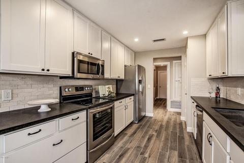 3909 E Desert Flower Ln, Phoenix, AZ 85044 photo 2