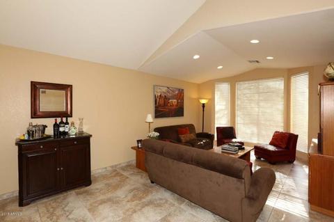 3352 E Wickieup Ln, Phoenix, AZ 85050 photo 4