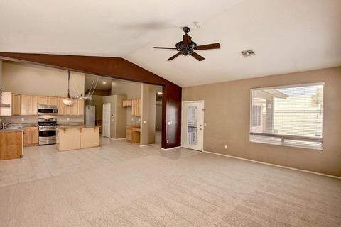 673 S Peppertree Dr, Gilbert, AZ 85296 photo 4
