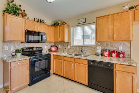 3235 E Kerry Ln, Phoenix, AZ 85050 photo 9