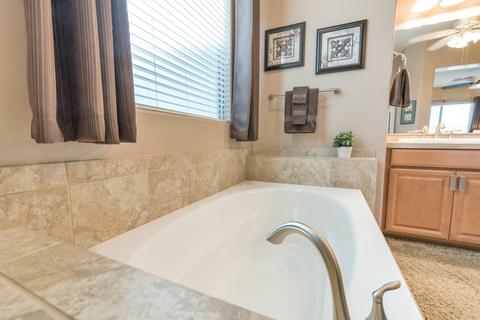 4447 S Squires Ln, Gilbert, AZ 85297 photo 18