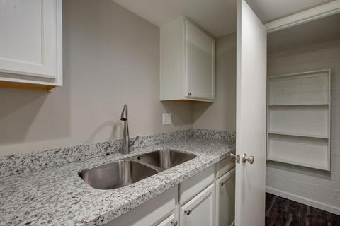 4253 N 68th Ln, Phoenix, AZ 85033 photo 8