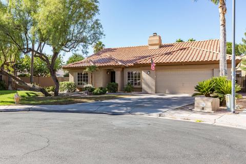 649 W Comstock Dr, Gilbert, AZ 85233 photo 2