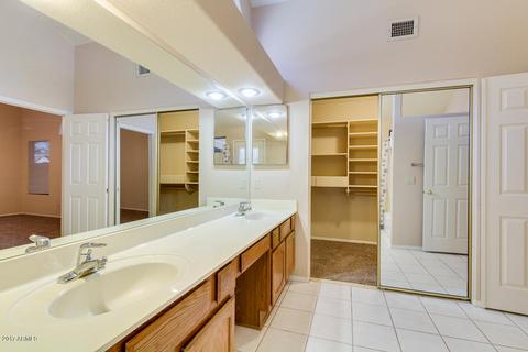 726 W Kyle Ct, Gilbert, AZ 85233 photo 5