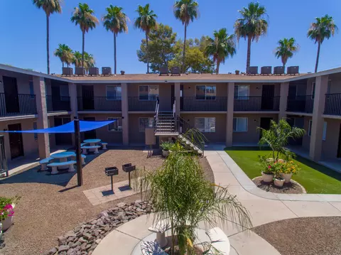 4029 W Mcdowell Rd, Phoenix, AZ 85009 photo 1
