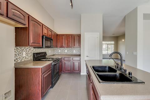 861 E Taurus Pl, Chandler, AZ 85249 photo 2