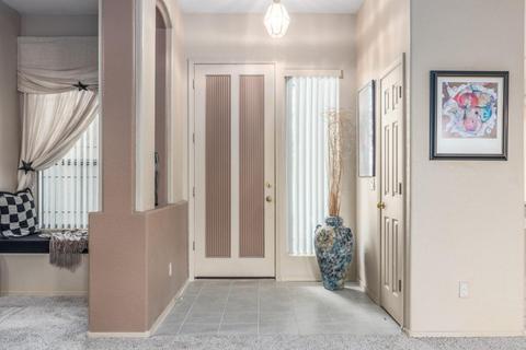 4375 E Lariat Ln, Phoenix, AZ 85050 photo 4