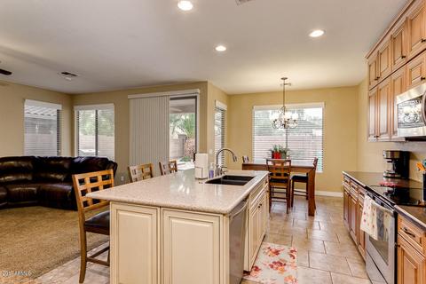 3304 E Canyon Creek Dr, Gilbert, AZ 85295 photo 10