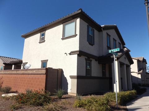 924 S Swallow Ln, Gilbert, AZ 85296 photo 2