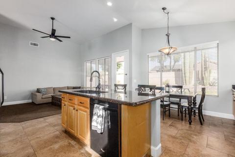 4728 E Robin Ln, Phoenix, AZ 85050 photo 13