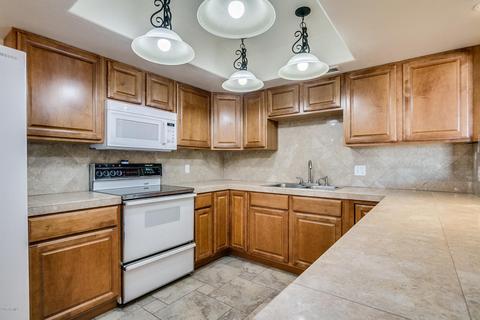 2946 E Laurel Ln, Phoenix, AZ 85028 photo 2