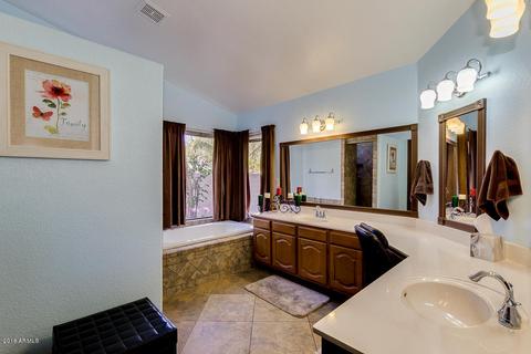 1432 W Iris Dr, Gilbert, AZ 85233 photo 7