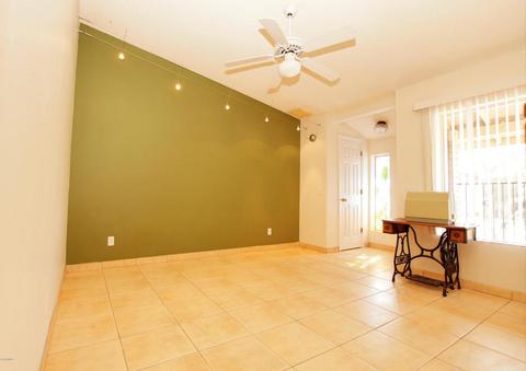 526 E Wickieup Ln, Phoenix, AZ 85024 photo 2
