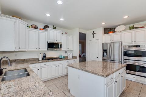2212 Everglade Ln, Gilbert, AZ 85298 photo 2