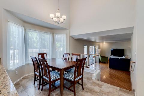2556 E Taro Ln, Phoenix, AZ 85050 photo 9