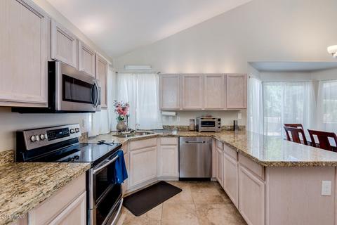 2556 E Taro Ln, Phoenix, AZ 85050 photo 8