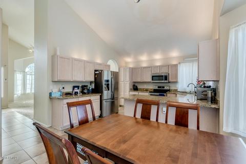 2556 E Taro Ln, Phoenix, AZ 85050 photo 5