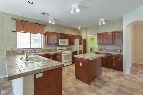 2831 E Brooks Ct, Gilbert, AZ 85296 photo 4