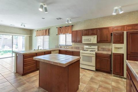 2831 E Brooks Ct, Gilbert, AZ 85296 photo 3