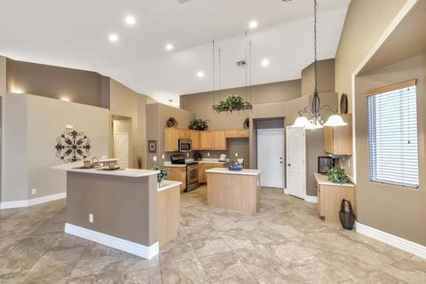 137 E Constitution Ct, Gilbert, AZ 85296 photo 3