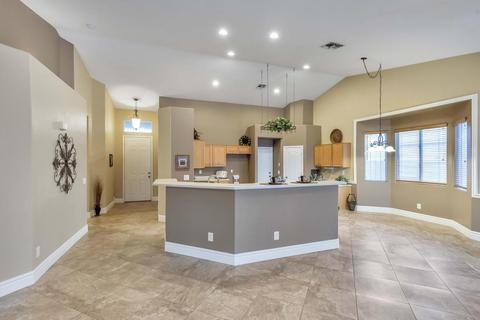 137 E Constitution Ct, Gilbert, AZ 85296 photo 4