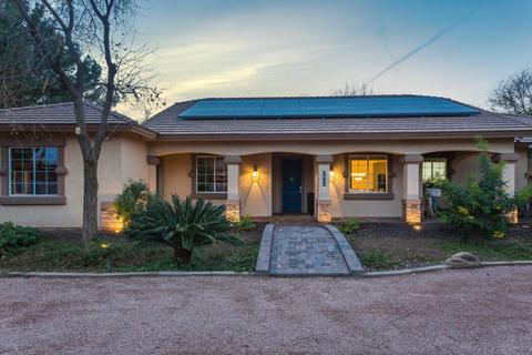 2527 E Strawberry Dr, Gilbert, AZ 85298 photo 2