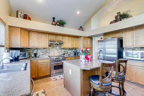 326 E Dennisport Ct, Gilbert, AZ 85295 photo 3