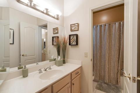 3434 E Calaveros Dr, Phoenix, AZ 85028 photo 9