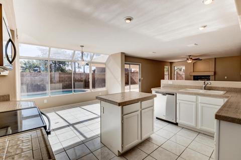 4715 E Rock Wren Rd, Phoenix, AZ 85044 photo 9