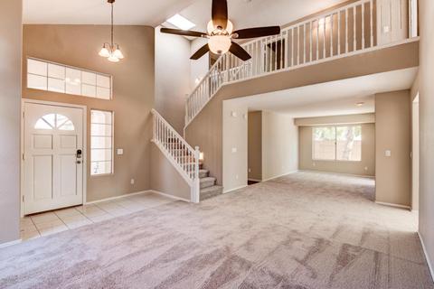 4715 E Rock Wren Rd, Phoenix, AZ 85044 photo 2