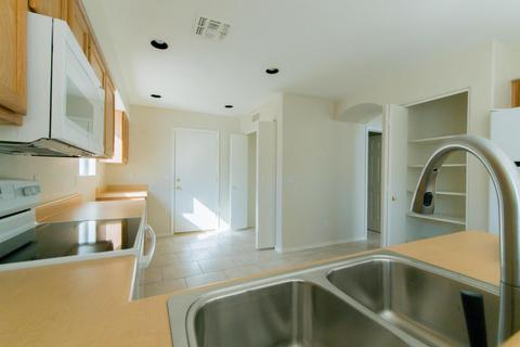 869 W Vaughn Ave, Gilbert, AZ 85233 photo 8