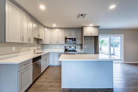 1014 Echo Ln, Phoenix, AZ 85020 photo 10