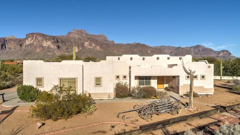 135 N Sixshooter Rd, Apache Junction, AZ 85119 photo 1