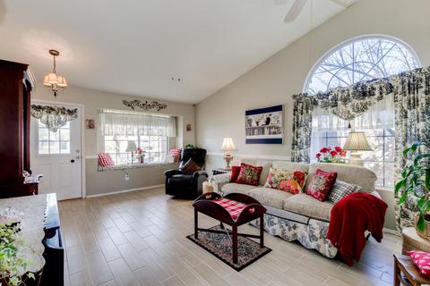 211 E Jasper Ct, Gilbert, AZ 85296 photo 4
