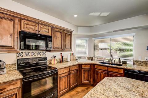 4551 E Gelding Dr, Phoenix, AZ 85032 photo 9