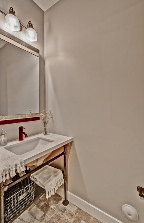 235 E Ashwood Pl, Phoenix, AZ 85012 photo 27