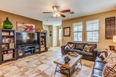 4385 E Selena Dr, Phoenix, AZ 85050 photo 2