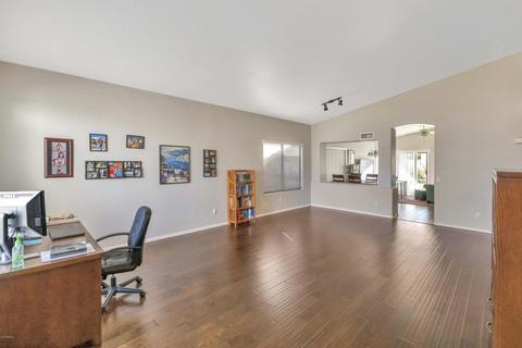 3935 E Taro Ln, Phoenix, AZ 85050 photo 2