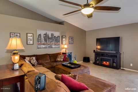 2366 E Devon Ct, Gilbert, AZ 85296 photo 4